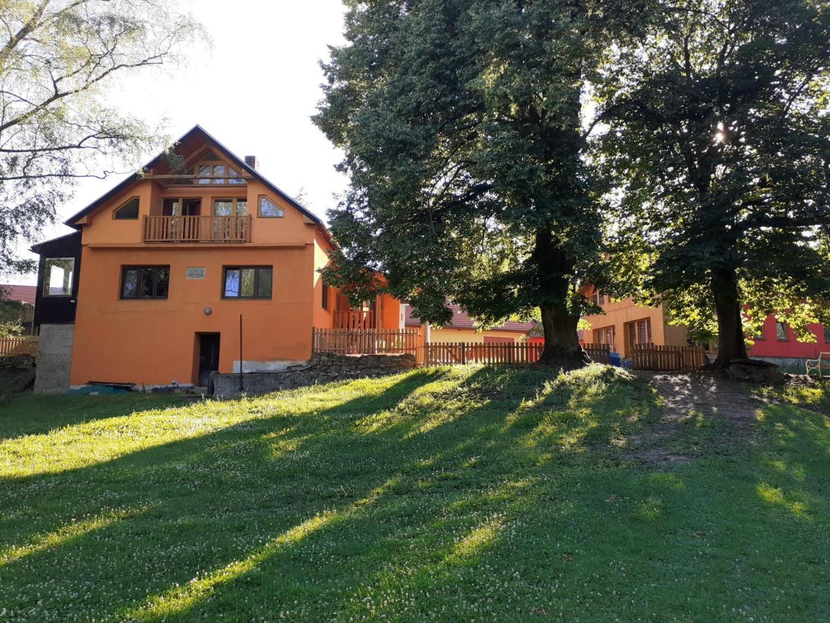 Villa Kypruv Mlyn Knínice Exterior foto