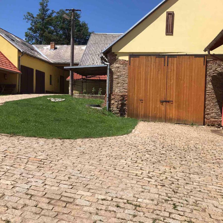 Villa Kypruv Mlyn Knínice Exterior foto